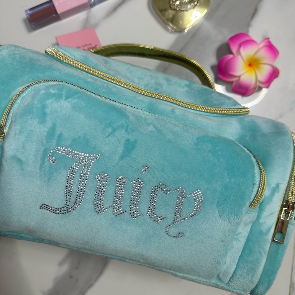 Tiffany blue juicy couture makeup bag 🫶